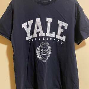 Yale University H&M Shirt Navy Blue Mens Medium Distressed Short Sleeve